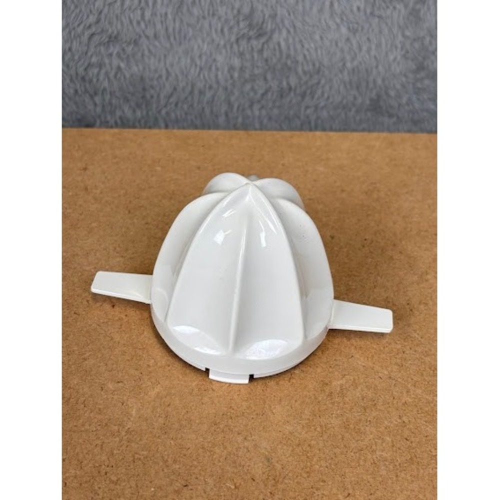 Black & Decker HJ28 Type 1 Electric Citrus Juicer Replacement Reamer Cone White